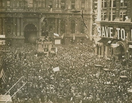 First News of Peace! Confetti thrown by happy crowds
