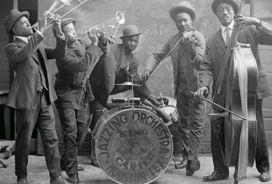 old photograph of a jazz band with five musicians
