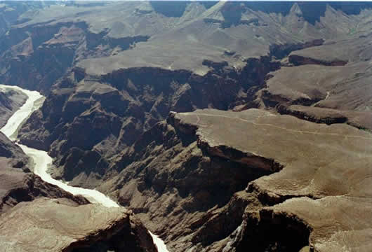 a path or a river between mountains